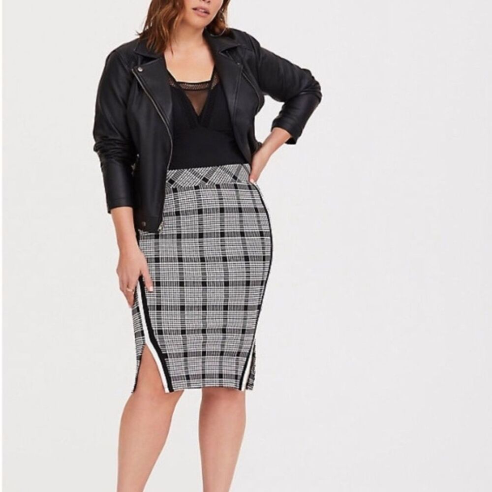 Torrid Houndstooth Pencil Office Workwear Professional Chic Black & White Skirt